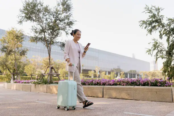 Rolling suitcase
